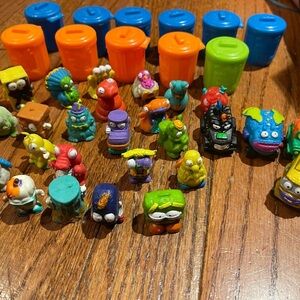 Trash Pack Lot 22 figures + 11 trashcans + 4 cars